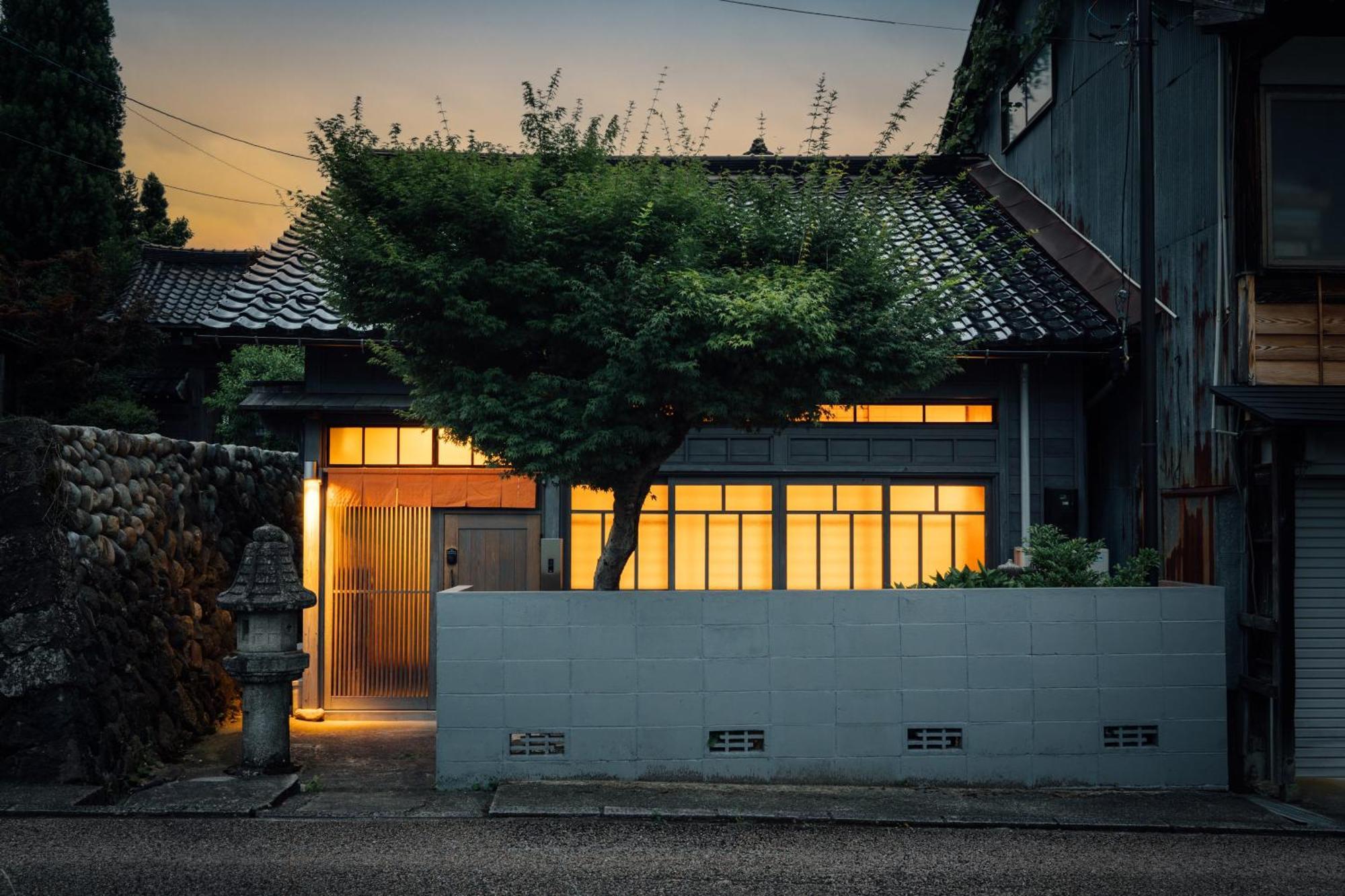 Bed And Craft Hotel Nanto Exterior photo